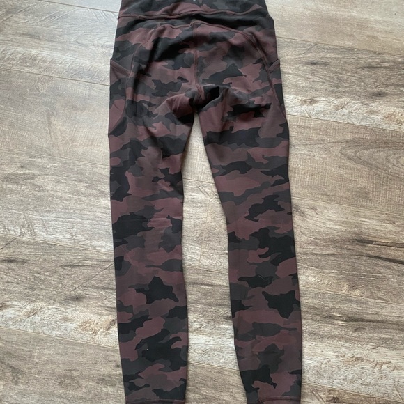 Fast and free lululemon camo leggings - Picture 2 of 9